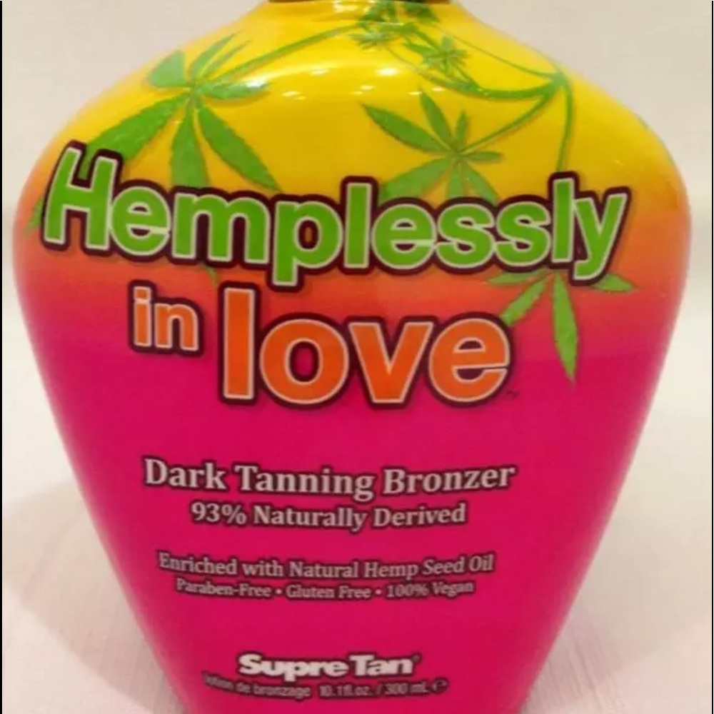 Helplessly in love Dark Bronzer Tanning Lo…